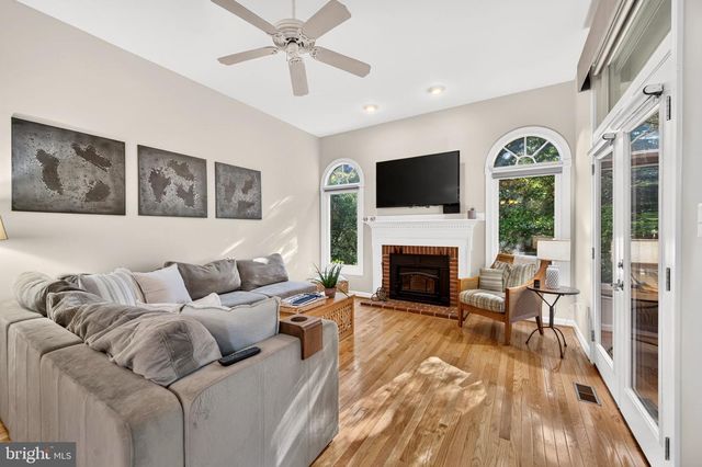 8 HALLER CT, Poolesville, MD 20837