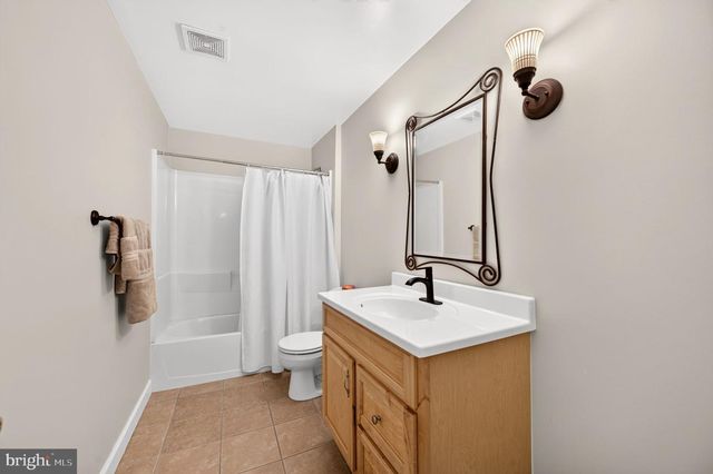 8 HALLER CT, Poolesville, MD 20837