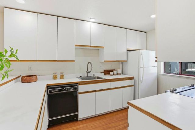 4159 El Camino Way M, Palo Alto, CA 94306