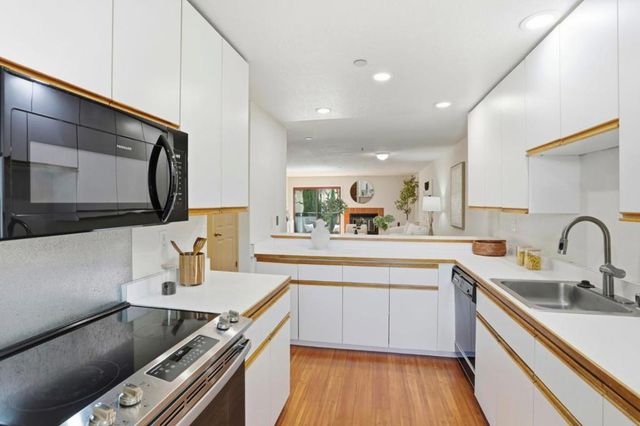 4159 El Camino Way M, Palo Alto, CA 94306