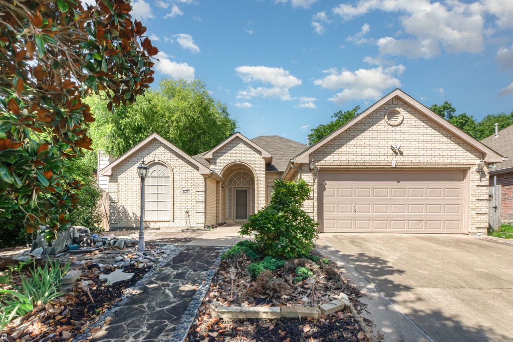 221 Dartmouth Drive, Rockwall, TX 75032