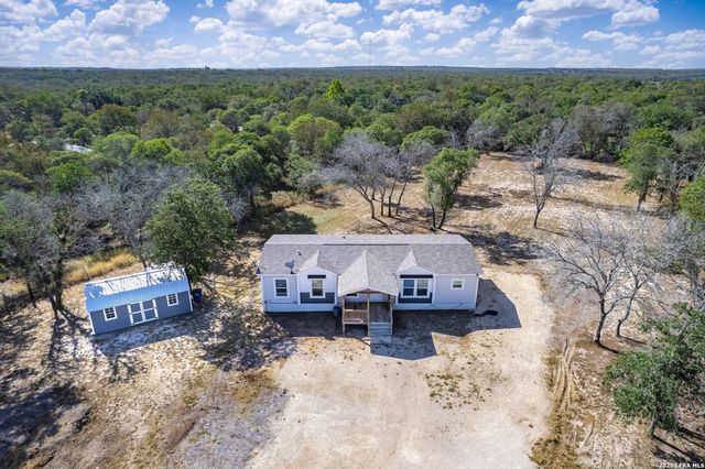 209 Sandy Oaks Dr, Seguin, TX 78155