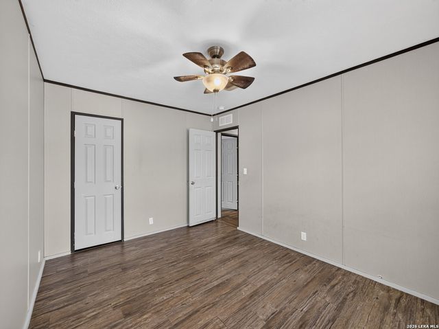 209 Sandy Oaks Dr, Seguin, TX 78155