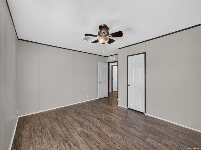 209 Sandy Oaks Dr, Seguin, TX 78155