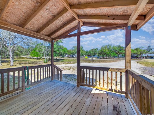 209 Sandy Oaks Dr, Seguin, TX 78155