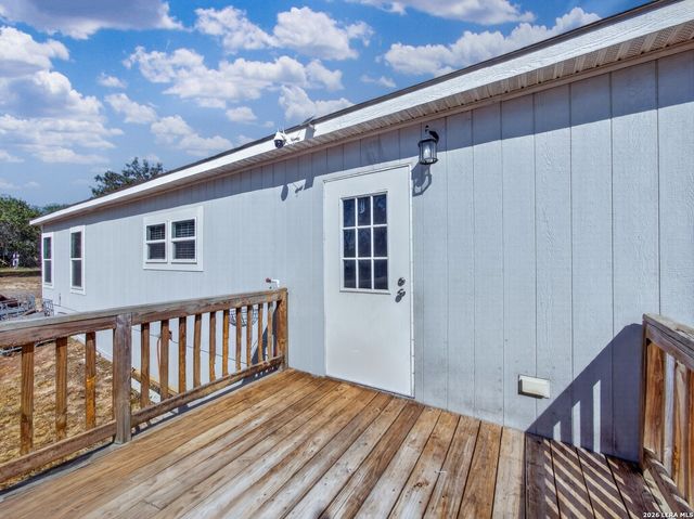 209 Sandy Oaks Dr, Seguin, TX 78155