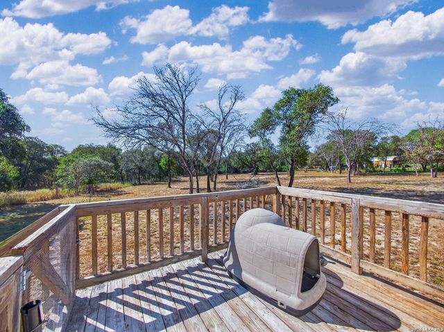209 Sandy Oaks Dr, Seguin, TX 78155