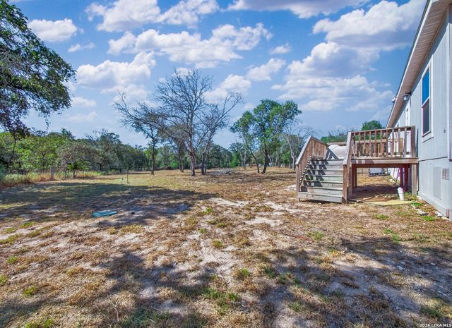 209 Sandy Oaks Dr, Seguin, TX 78155