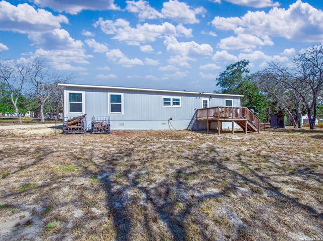 209 Sandy Oaks Dr, Seguin, TX 78155