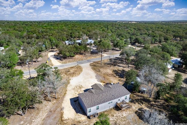 209 Sandy Oaks Dr, Seguin, TX 78155
