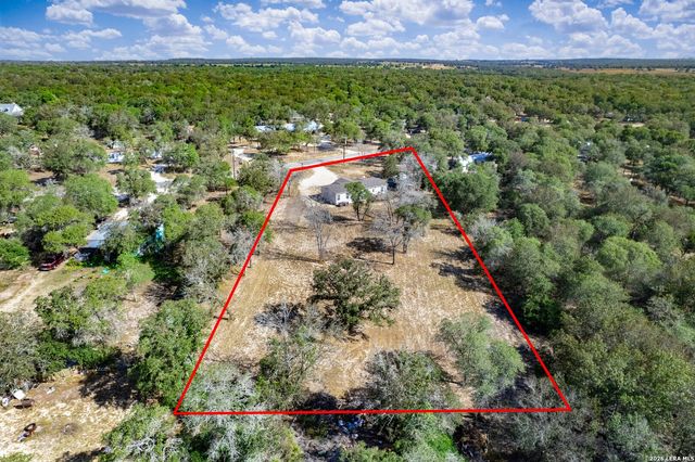 209 Sandy Oaks Dr, Seguin, TX 78155