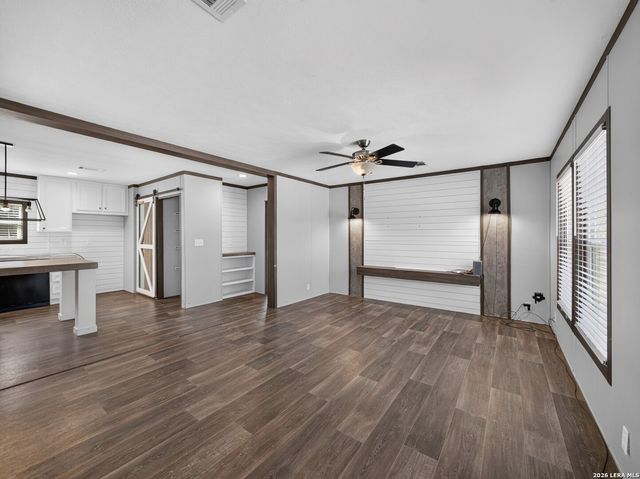209 Sandy Oaks Dr, Seguin, TX 78155