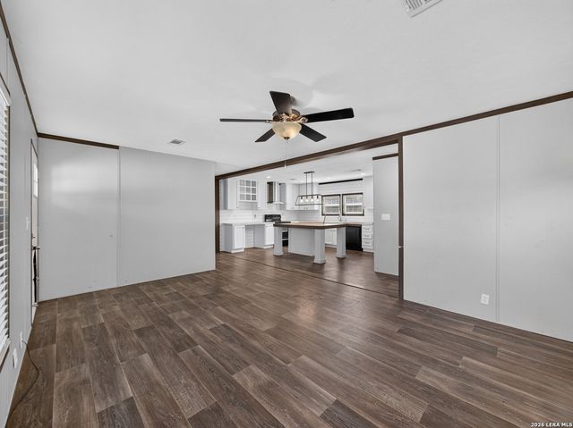 209 Sandy Oaks Dr, Seguin, TX 78155