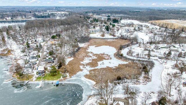 2037 Lake View Drive, Brooklyn, MI 49230