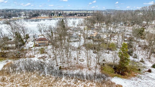 2037 Lake View Drive, Brooklyn, MI 49230