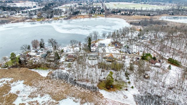 2037 Lake View Drive, Brooklyn, MI 49230