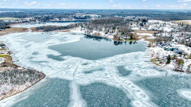 2037 Lake View Drive, Brooklyn, MI 49230