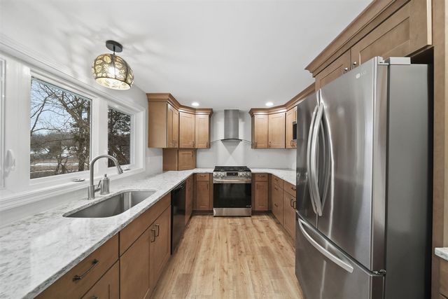 2037 Lake View Drive, Brooklyn, MI 49230