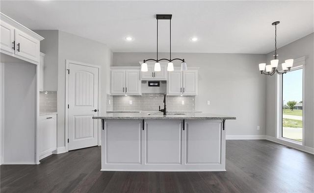 11436 N Auburndale Circle, Kansas City, MO 64157