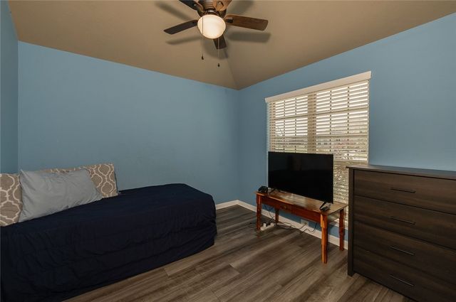 2702 Redcap, Bryan, TX 77803