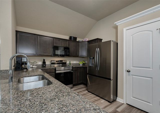 2702 Redcap, Bryan, TX 77803