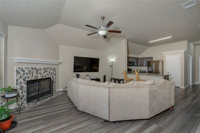 2702 Redcap, Bryan, TX 77803