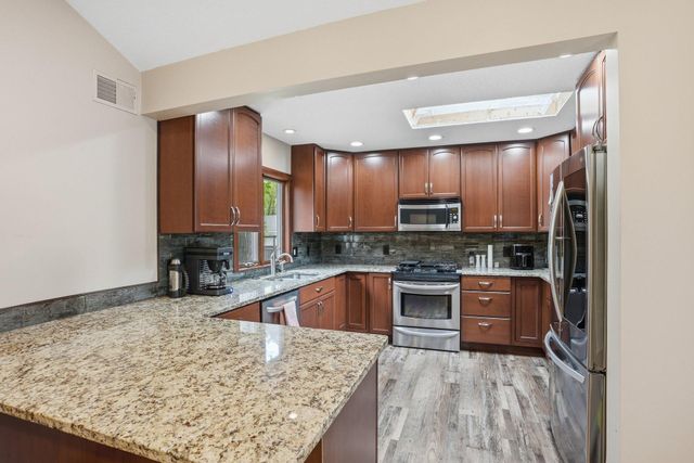 1773 Geneva Avenue N, Oakdale, MN 55128