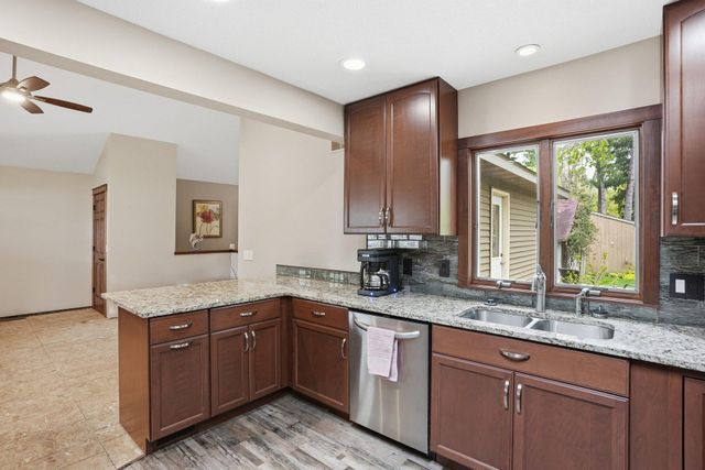 1773 Geneva Avenue N, Oakdale, MN 55128