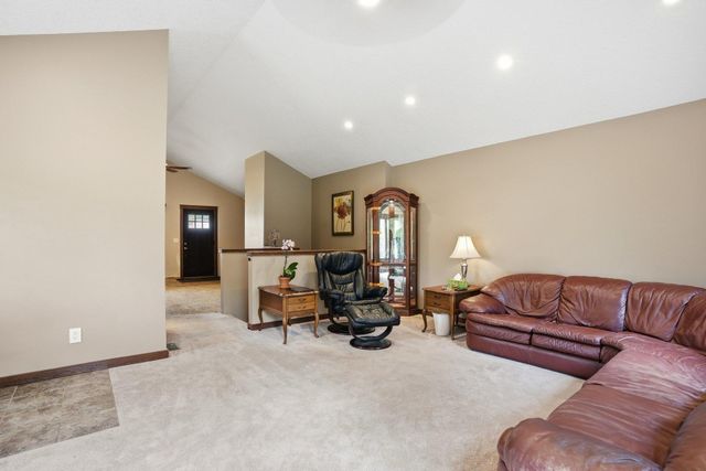1773 Geneva Avenue N, Oakdale, MN 55128