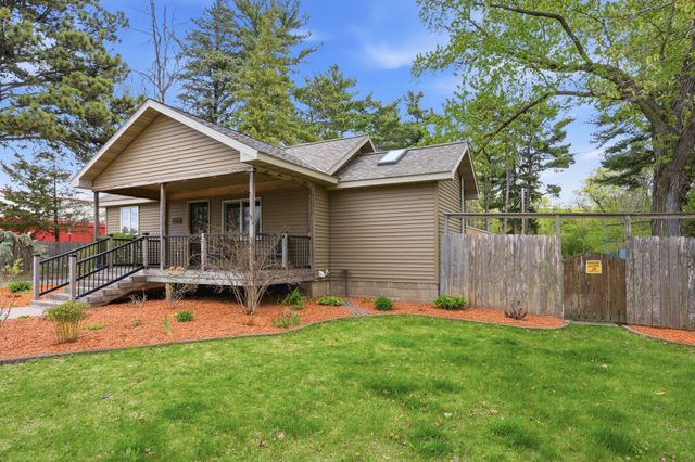 1773 Geneva Avenue N, Oakdale, MN 55128