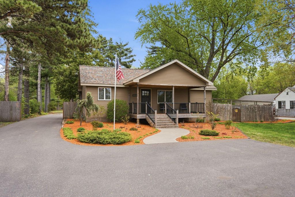 1773 Geneva Avenue N, Oakdale, MN 55128
