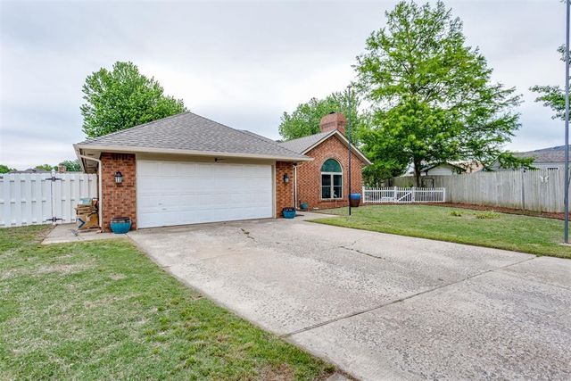 4605 Osborn Lane, Yukon, OK 73099