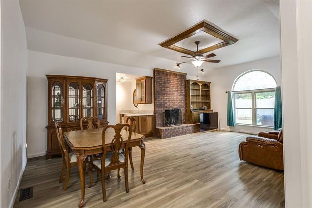 4605 Osborn Lane, Yukon, OK 73099