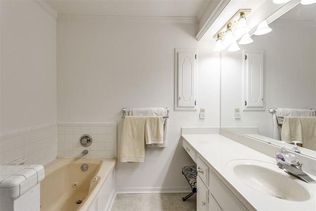 4605 Osborn Lane, Yukon, OK 73099