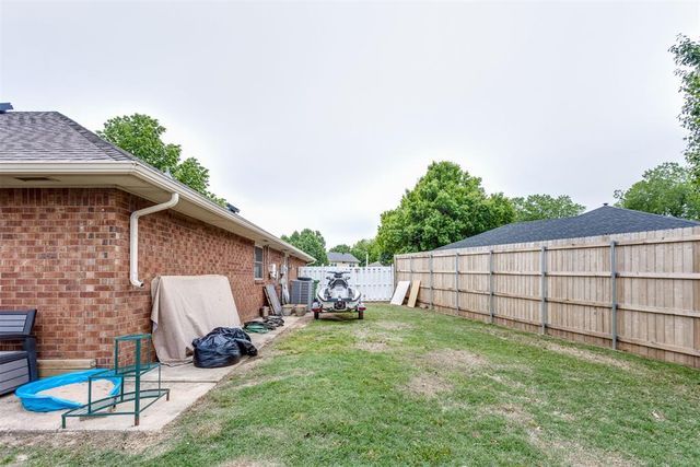 4605 Osborn Lane, Yukon, OK 73099