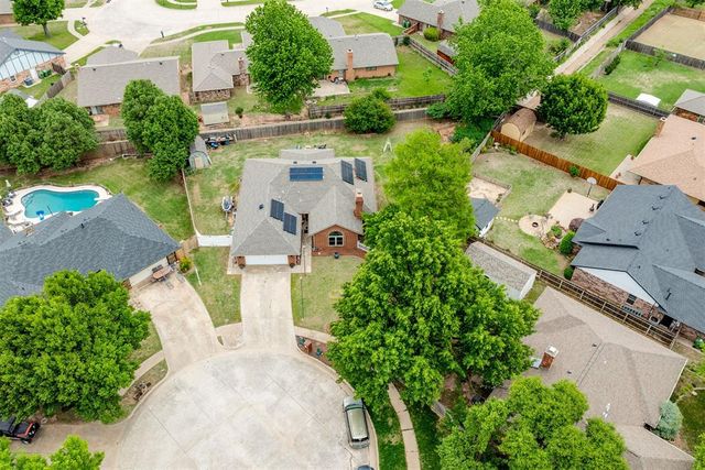 4605 Osborn Lane, Yukon, OK 73099