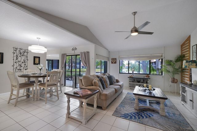 5521 Coach House Circle D, Boca Raton, FL 33486