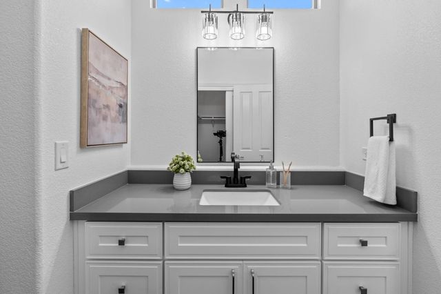 865 Wedge Wood Ct, West Sacramento, CA 95605