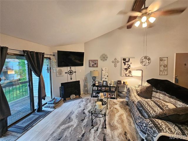5271 Cedarstone Court C, Mehlville, MO 63129