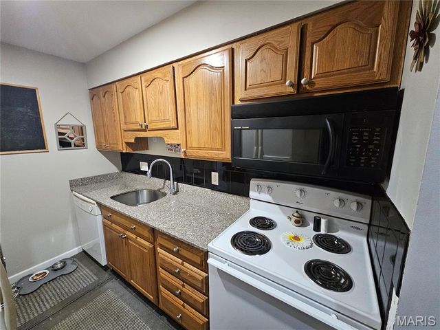 5271 Cedarstone Court C, Mehlville, MO 63129
