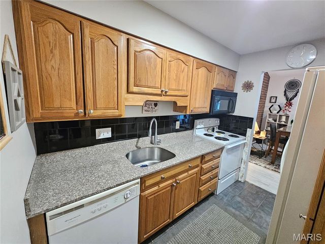 5271 Cedarstone Court C, Mehlville, MO 63129