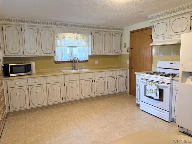 54 Bory Drive, Cheektowaga, NY 14043