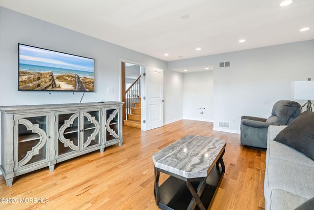 21 Magee Avenue, Lavallette, NJ 08735