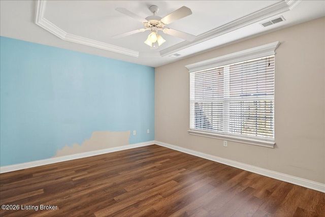 3925 Hillcross Dr, Louisville, KY 40229