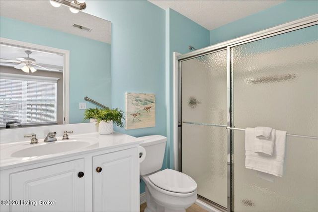 3925 Hillcross Dr, Louisville, KY 40229