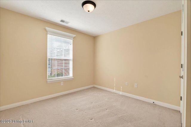 3925 Hillcross Dr, Louisville, KY 40229