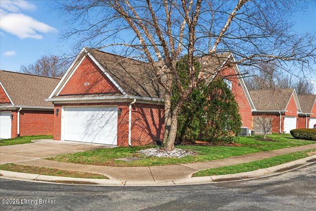 3925 Hillcross Dr, Louisville, KY 40229