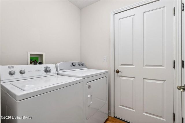 3925 Hillcross Dr, Louisville, KY 40229