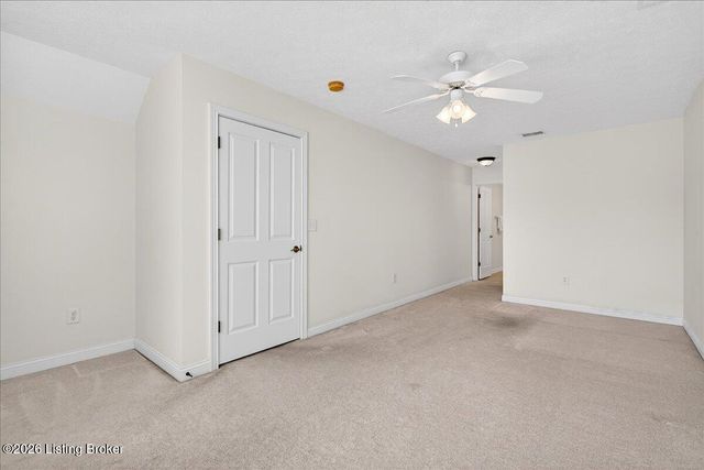 3925 Hillcross Dr, Louisville, KY 40229