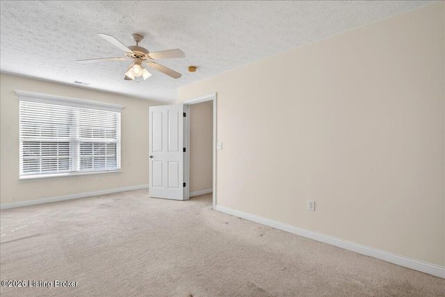 3925 Hillcross Dr, Louisville, KY 40229